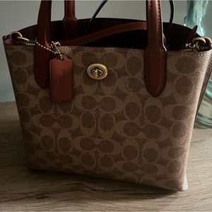 Signature Logo Willow 24 Tote Bag